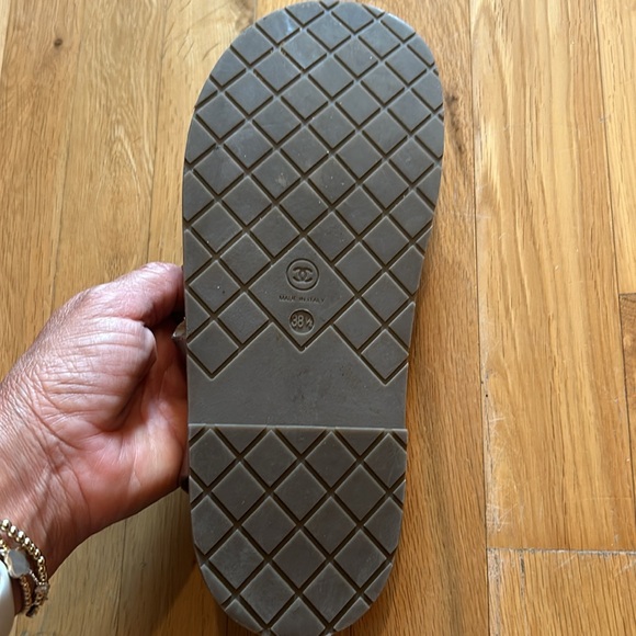Chanel classic sandals gold chain… Barely worn no box… Beautiful - Picture 3 of 4